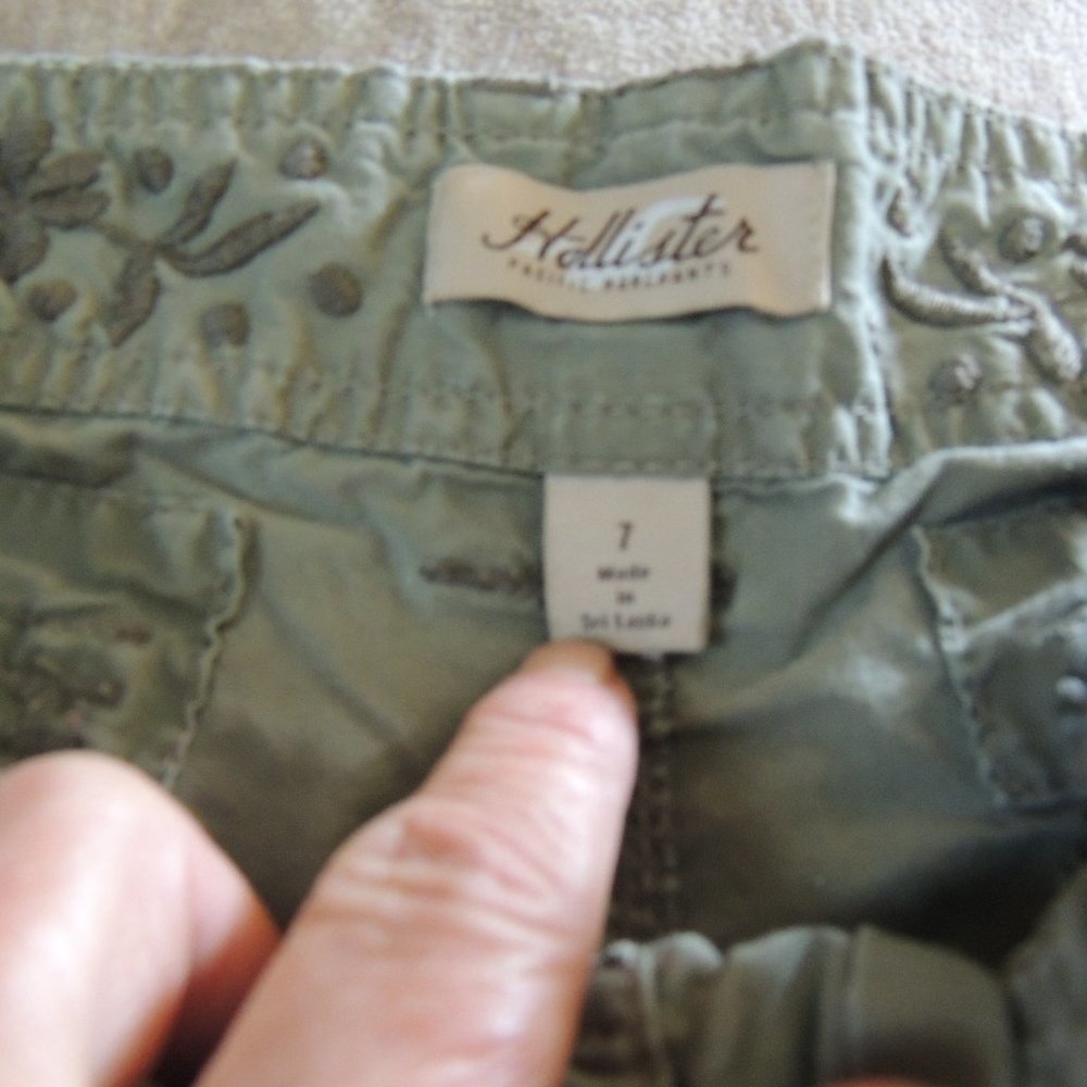 Hollister green shorts size 7